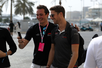 Romain Grosjean, Haas F1 Team fans selfie