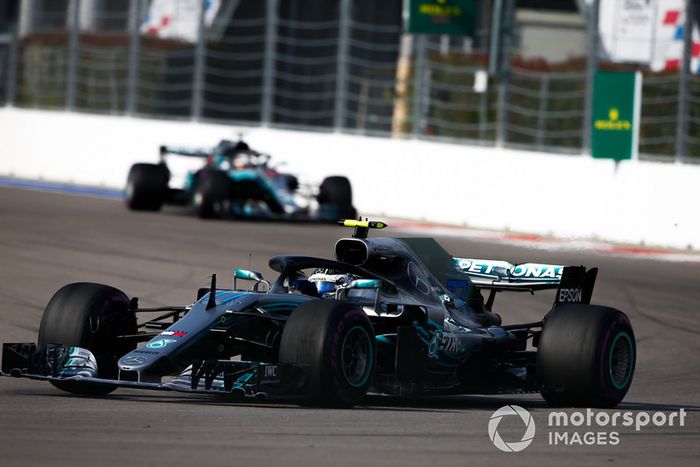 Valtteri Bottas, Mercedes AMG F1 W09, Lewis Hamilton, Mercedes AMG F1 W09