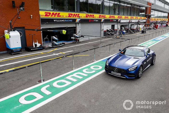 Detalle del pitlane, señal de control de carrera