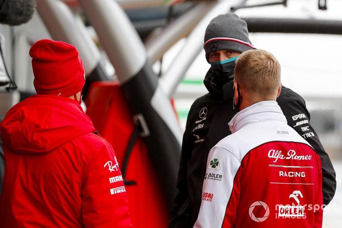 Sebastian Vettel, Ferrari, Mick Schumacher, Alfa Romeo y Toto Wolff, Director Ejecutivo Mercedes AMG 