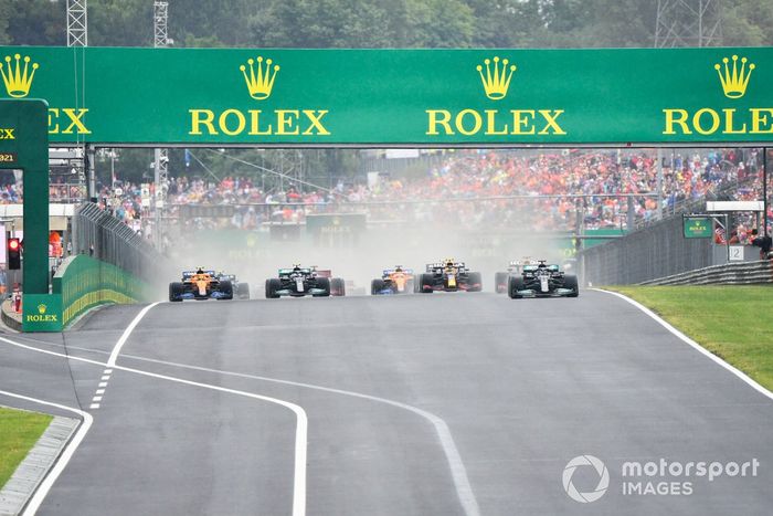 Arrancada Lewis Hamilton, Mercedes W12, Sergio Pérez, Red Bull Racing RB16B, Valtteri Bottas, Mercedes W12, Lando Norris, McLaren MCL35M