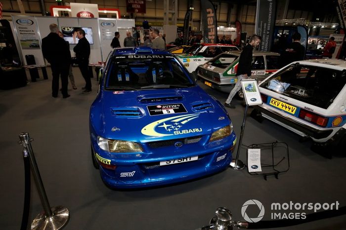 Los coches de rally se exhiben en el salón Autosport
