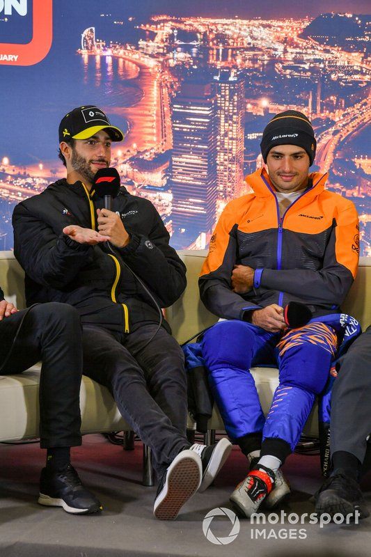 Daniel Ricciardo, Renault F1, y Carlos Sainz Jr., McLaren, en la conferencia de prensa