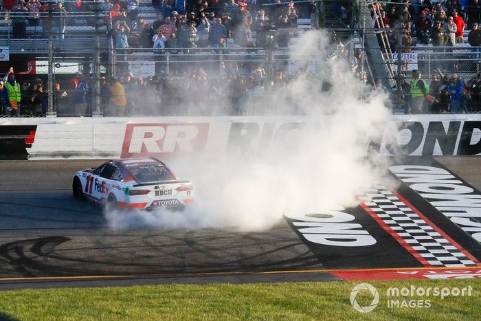 Ganador Denny Hamlin, Joe Gibbs Racing, FedEx Express Toyota Camry