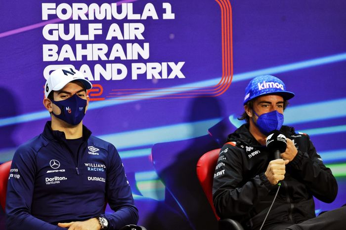 Nicholas Latifi, Williams Racing, Fernando Alonso, Alpine F1 Team, en la rueda de prensa