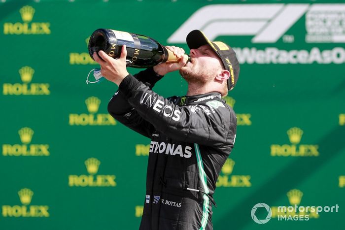 Podio: ganador de la carrera Valtteri Bottas, Mercedes-AMG Petronas F1