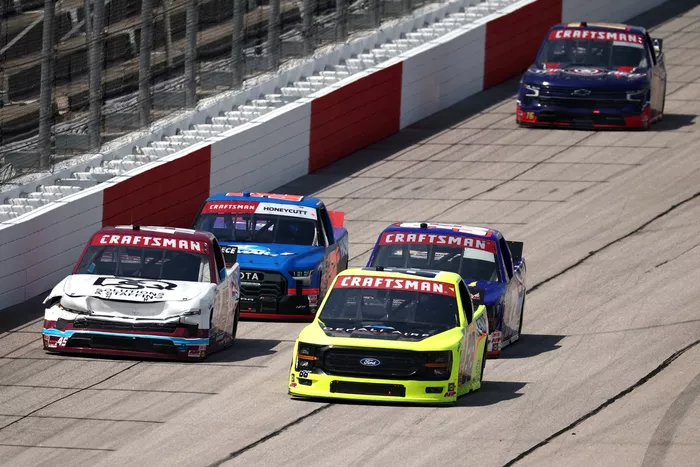Matt Crafton, ThorSport Racing Ford, Bayley Currey, Chevrolet, Kaden Honeycutt, Toyota