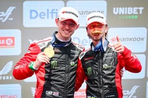 Ganadores Oliver Solberg, Elliott Edmondson, Toyota Gazoo Racing WRT Toyota GR Yaris Rally1