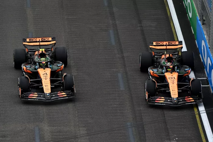 Lando Norris, McLaren, Oscar Piastri