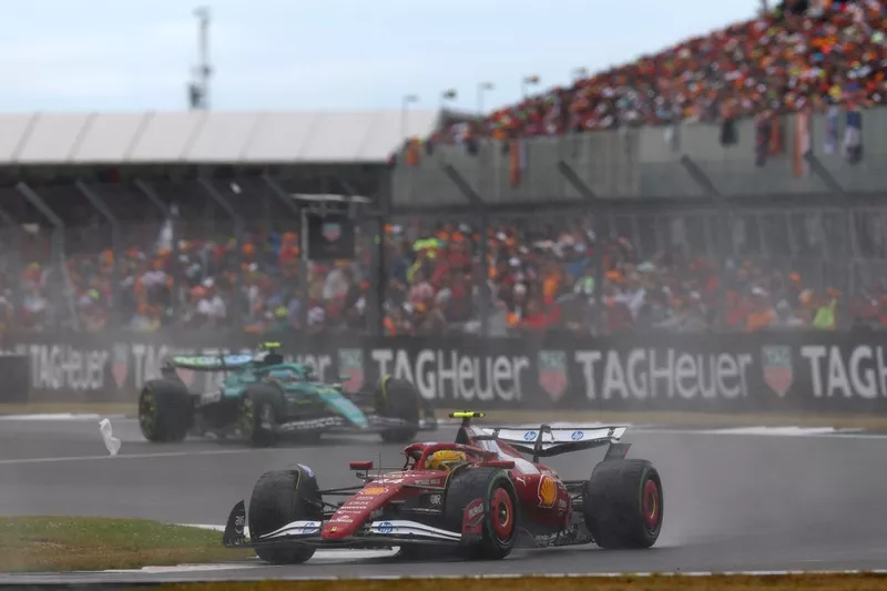 Lewis Hamilton, Ferrari, Fernando Alonso, Aston Martin Racing