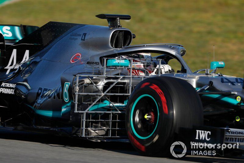 Lewis Hamilton testando mudanças no Mercedes W10