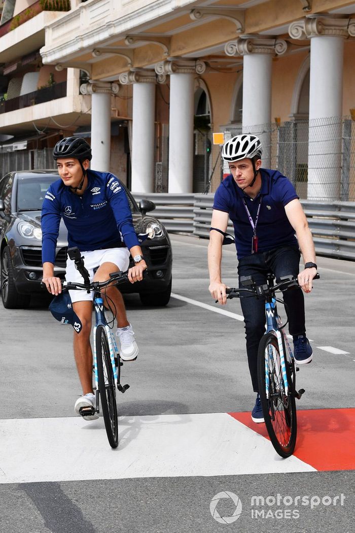 George Russell, Williams, en bicicleta