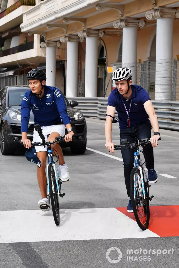 George Russell, Williams, en bicicleta