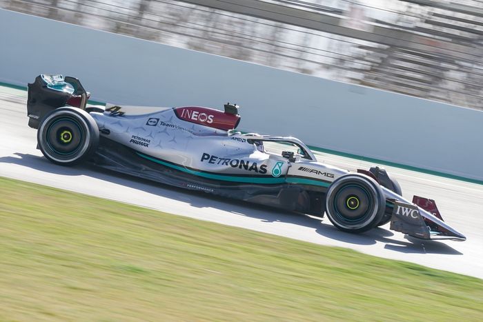 Lewis Hamilton, Mercedes W13