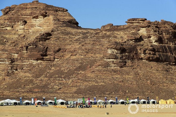 Los boxes del Desert XPrix