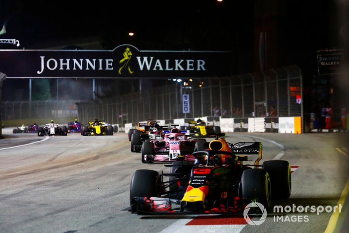 Daniel Ricciardo, Red Bull Racing RB14, Sergio Perez, Racing Point Force India VJM11, Romain Grosjean, Haas F1 Team VF-18, Fernando Alonso, McLaren MCL33, y Carlos Sainz Jr., Renault Sport F1 Team R.S. 18