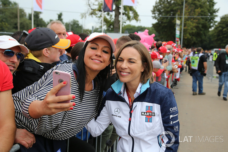 Claire Williams, Williams con fans