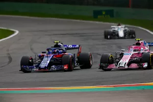 Pierre Gasly, Toro Rosso STR13, devant Esteban Ocon, Racing Point Force India VJM11, et Marcus Ericsson, Sauber C37