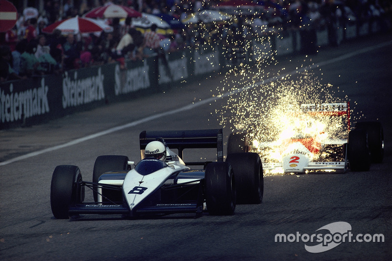 Андреа де Чезаріс, Brabham, та Стефан Йоханссон, McLaren, який його наздогнав
