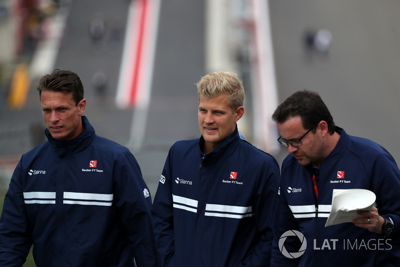 Marcus Ericsson, Sauber walks the track