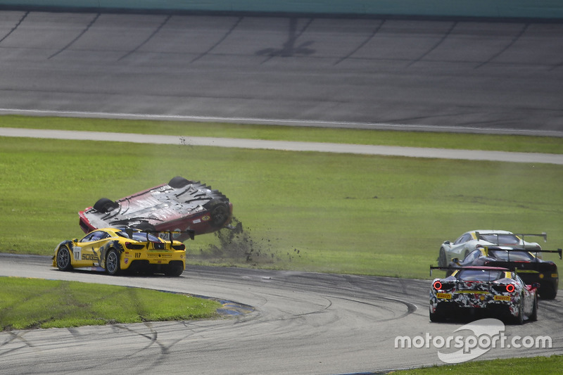 Unfall: #124 Ferrari of Long Island Ferrari 488 Challenge: Jerome Jacalone