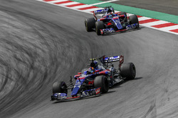 Carlos Sainz Jr., Scuderia Toro Rosso STR12 ve Daniil Kvyat, Scuderia Toro Rosso STR12