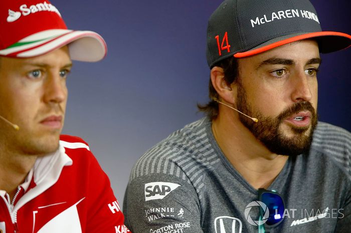 Sebastian Vettel, Ferrari, Fernando Alonso, McLaren en la conferencia de prensa