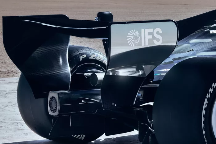 زي كاديلاك F1
