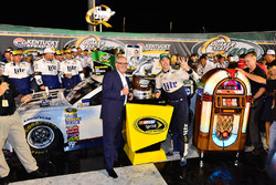 Race winner Brad Keselowski, Team Penske Ford