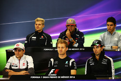 La Conferencia de prensa FIA (de la fila de atrás (de izquierda a derecha)): Marcus Ericsson, Sauber
