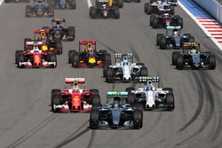Nico Rosberg, Mercedes AMG F1 Team W07 mène au départ