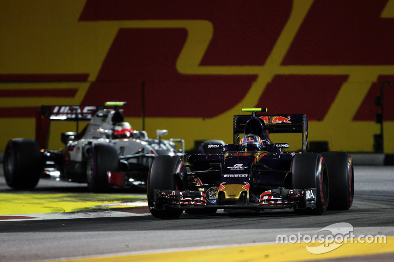 Carlos Sainz Jr, Scuderia Toro Rosso STR11