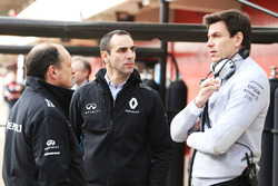 Фредерик Вассёр, гоночный директор Renault Sport F1 Team, Сириль Абитбуль, управляющий директор Rena