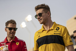 Себастьян Феттель, Ferrari та Ніко Хюлькенберг, Renault Sport F1 Team на параді пілотів