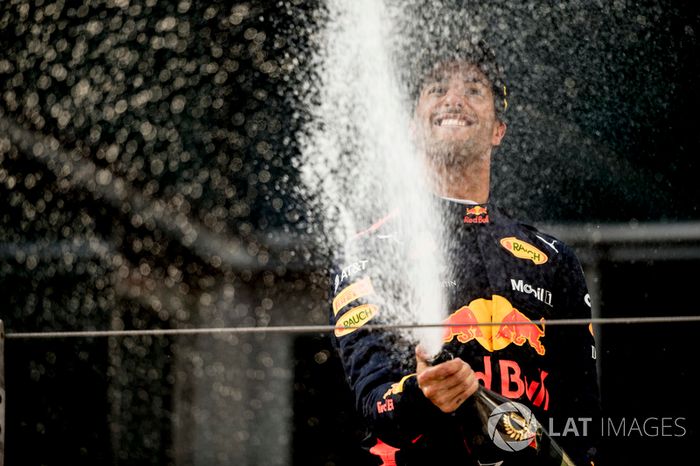 Ganador de la carrera Daniel Ricciardo, Red Bull Racing