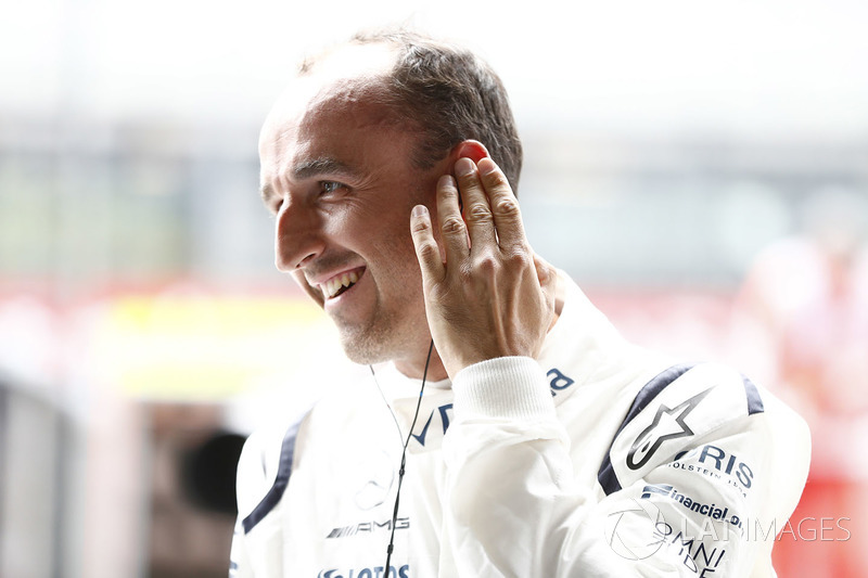 Pero, si el cambio de pilotos llega antes de acabar la temporada, Williams está obligado a alinear a Robert Kubica, que afirma sentirse listo