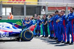 Les ingénieurs Toro Rosso sur la grille