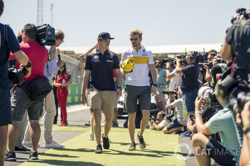 Max Verstappen, Red Bull Racing dan Nico Hulkenberg, Renault Sport F1 Team ikuti parade pembalap