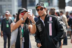 Sergio Perez, Sahara Force India poses for a selfie photo with a fan