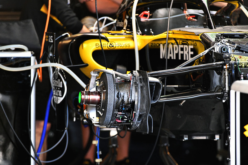 Renault Sport F1 Team R.S. 18 front brake and wheel hub detail