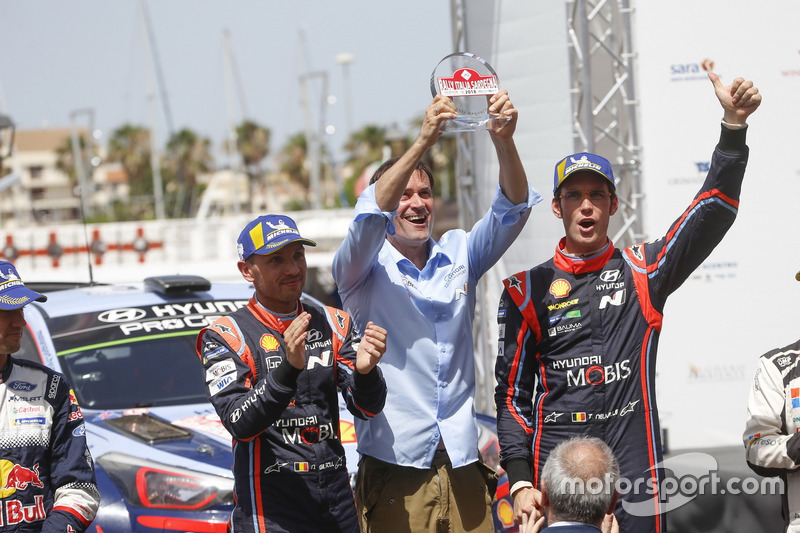 I vincitori Thierry Neuville, Nicolas Gilsoul, Hyundai Motorsport Hyundai i20 Coupe WRC