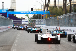 Luca Filippi, NIO Formula E Team, precede Antonio Felix da Costa, Andretti Formula E Team, Jose Maria Lopez, Dragon Racing, Edoardo Mortara, Venturi Formula E Team