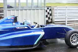 Billy Monger fait son retour en monoplace au volant d'une Carlin de British F3