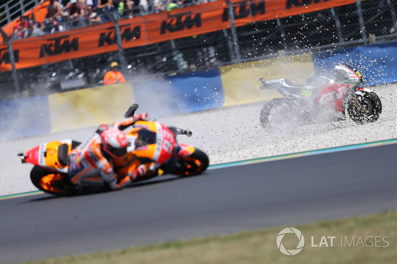 Choque de Cal Crutchlow, Team LCR Honda, Marc Marquez, Repsol Honda Team