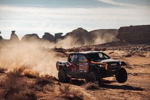 #211 Toyota Gazoo Racing Toyota: Henk Lategan, Brett Cummings