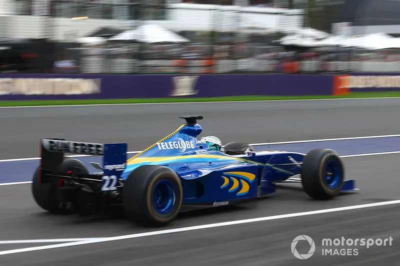 Valtteri Bottas conduit la BAR 001