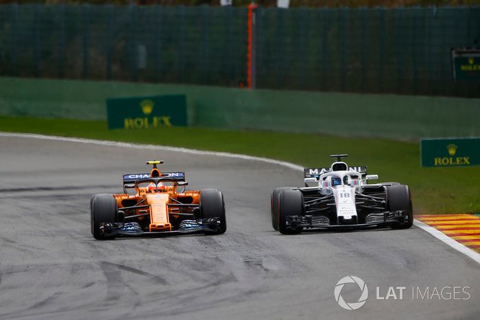 Lance Stroll, Williams FW41, y Stoffel Vandoorne, McLaren MCL33