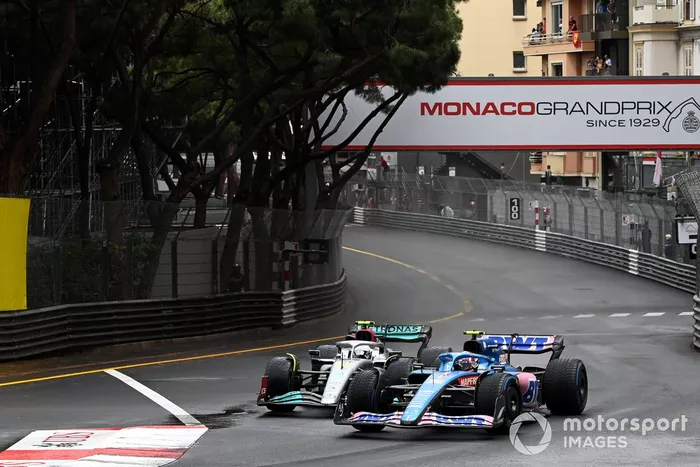 Lewis Hamilton, Mercedes W13, lucha con Esteban Ocon, Alpine A522