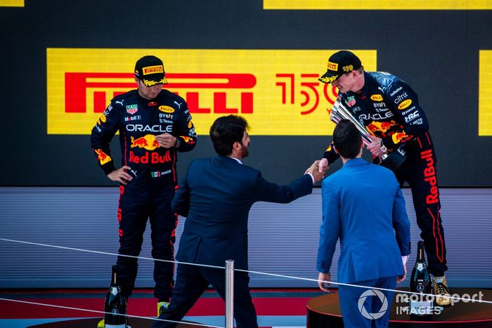 Podio: segundo lugar Sergio Pérez, Red Bull Racing, ganador Max Verstappen, Red Bull Racing