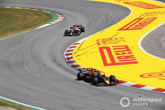 Max Verstappen, Red Bull Racing RB18, Valtteri Bottas, Alfa Romeo C42 